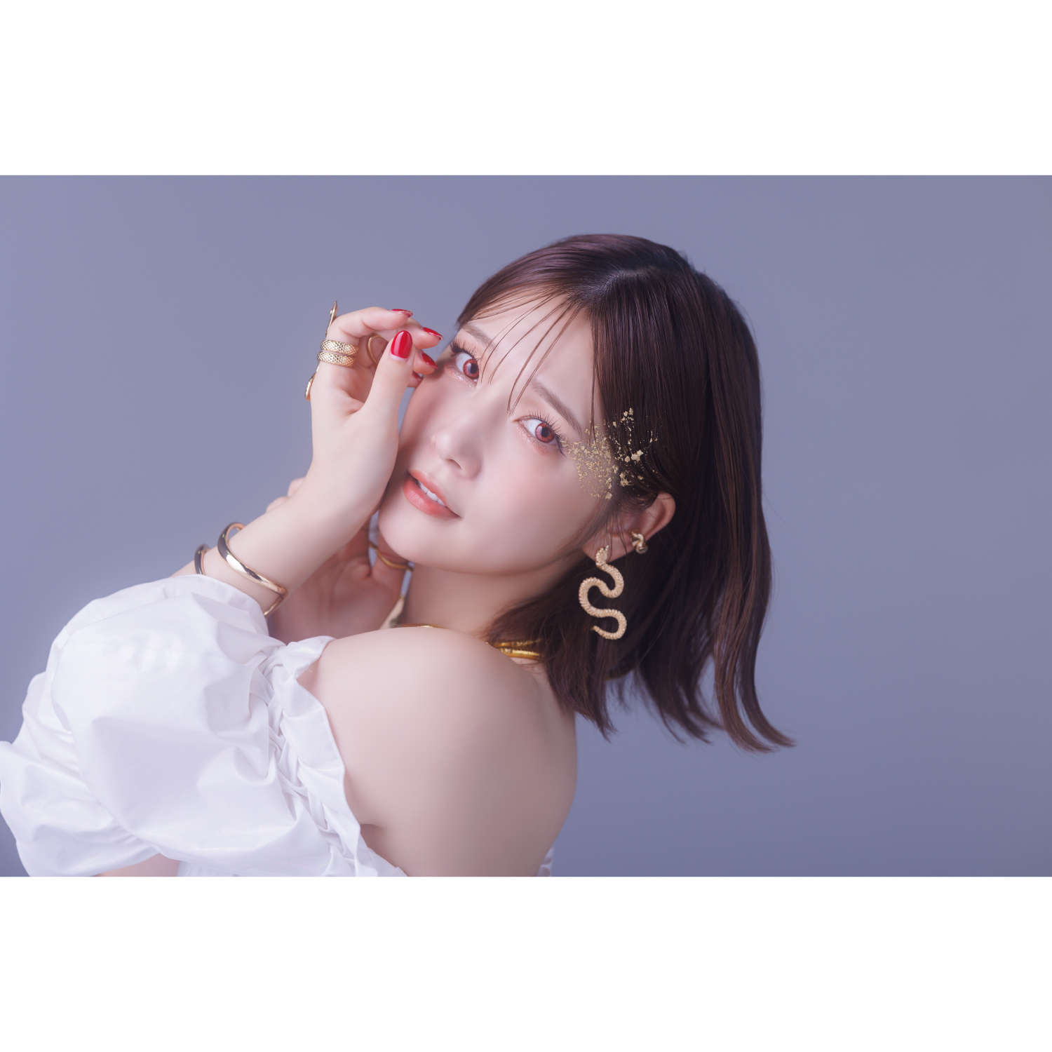 内田真礼 「UCHIDA MAAYA 10th Anniversary SEASONʼS GREETINGS  BOX」・「卓上カレンダー2025ver.」発売決定！ | 内田真礼オフィシャルサイト